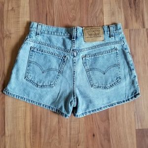 Levi's Shorts - Vintage Levi's Highwaisted Shorts Levi's Shorts - Vintage Levi's Highwaisted Shorts